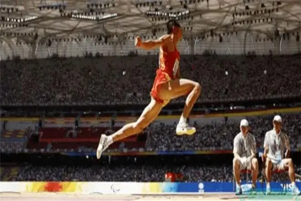 男子立定跳远世界纪录：3.476米（无人打破）